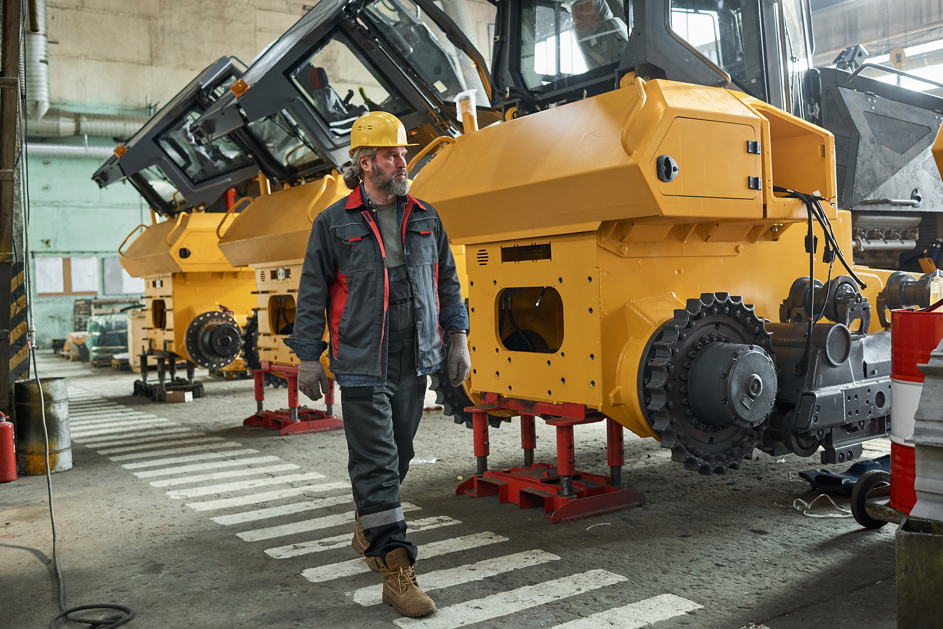 foreman-controlling-work-in-industrial-OEM-factory From small-batch prototypes to large-scale production runs, our Jefferson, Wisconsin facility is equipped to meet the toughest manufacturing demands—helping Midwest OEMs compete at the highest level while keeping production local.