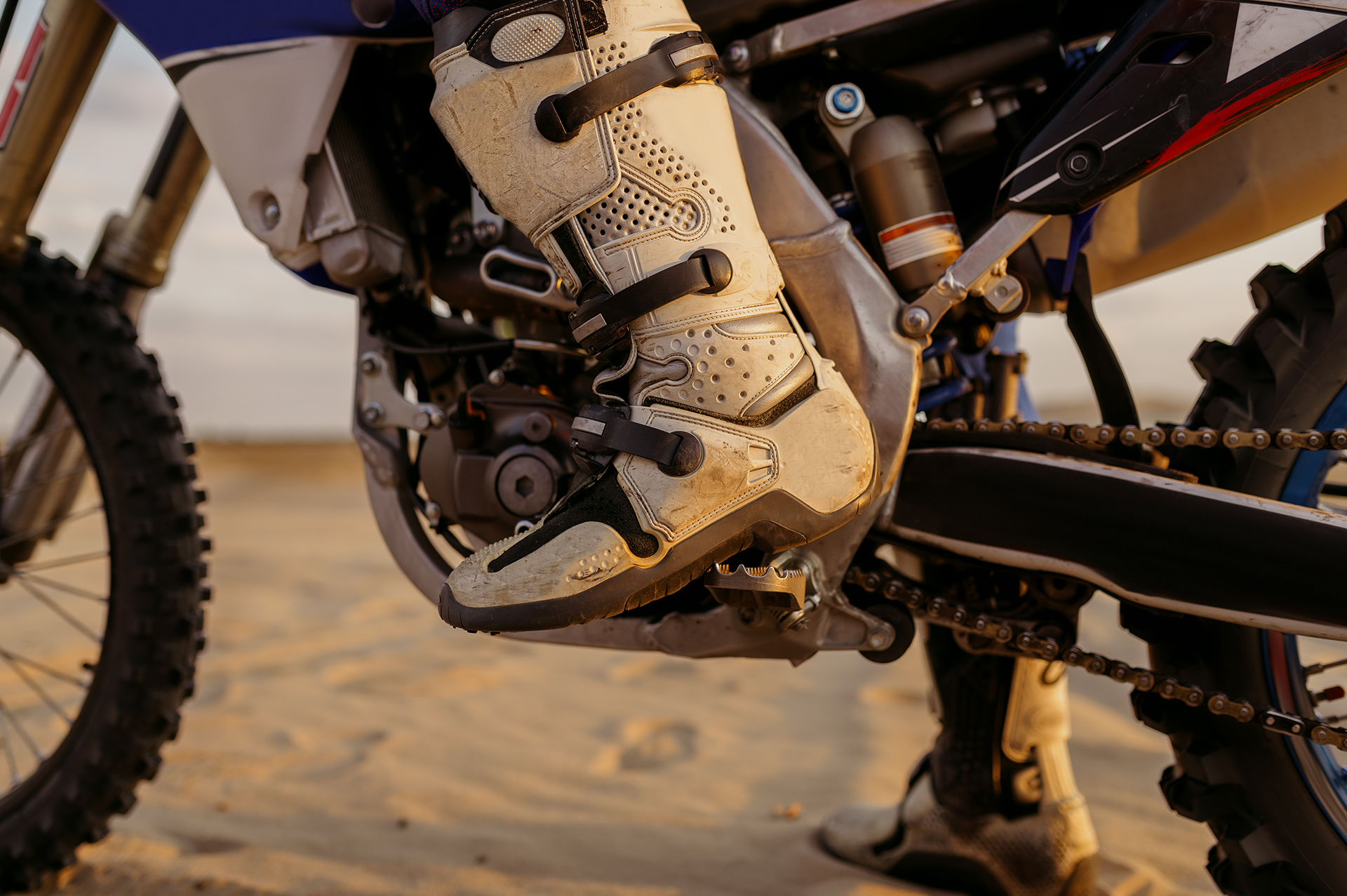 motorcycle-trials-during-motocross-competition Pedals and foot pegs are more than contact points—they are critical to rider control, ergonomics, and safety.